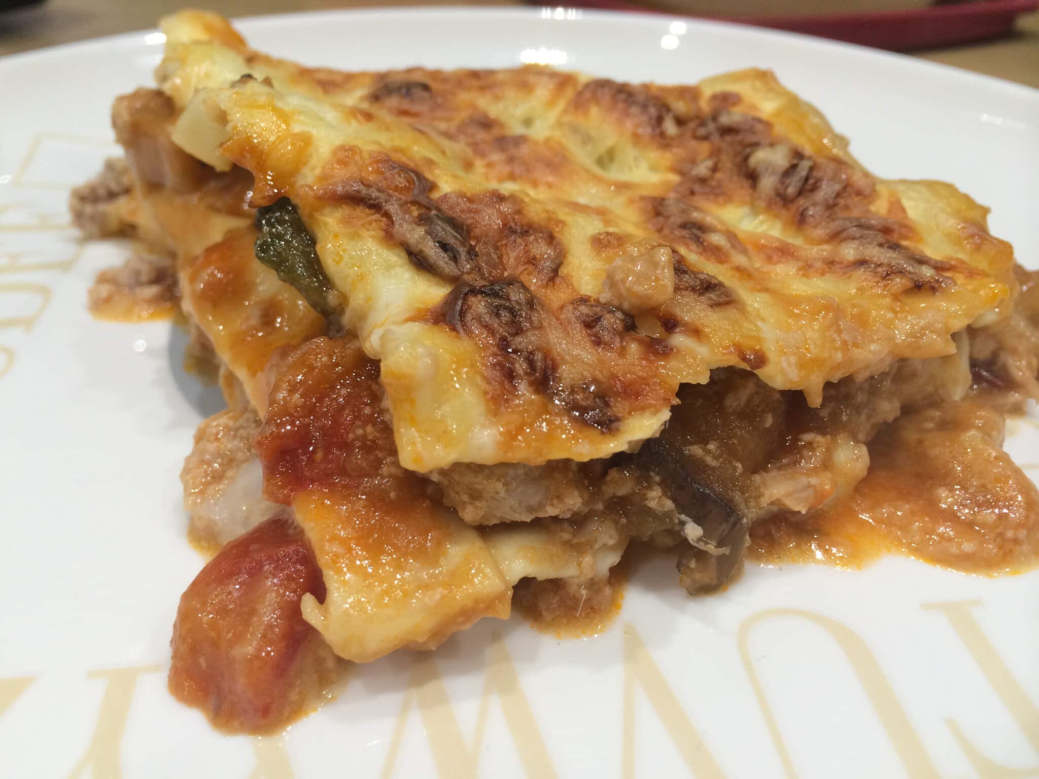 découvrez comment réchauffer vos lasagnes de manière optimale pour préserver leur saveur et leur texture. suivez nos conseils pratiques et savourez un plat réconfortant en un rien de temps.